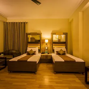 The Suncourt Yatri 3* Deli